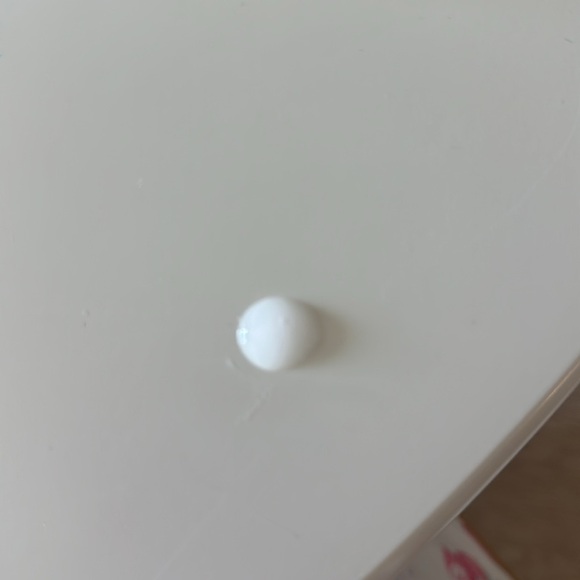 First Aid Beauty Hydrating Serum - Picture 4 of 4